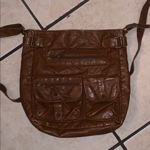 2 zipper, 4 pockets in front 1 zipper 2 pocket